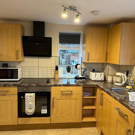 Orange Lilly In Stroud With Free Parking Apartamento Exterior foto