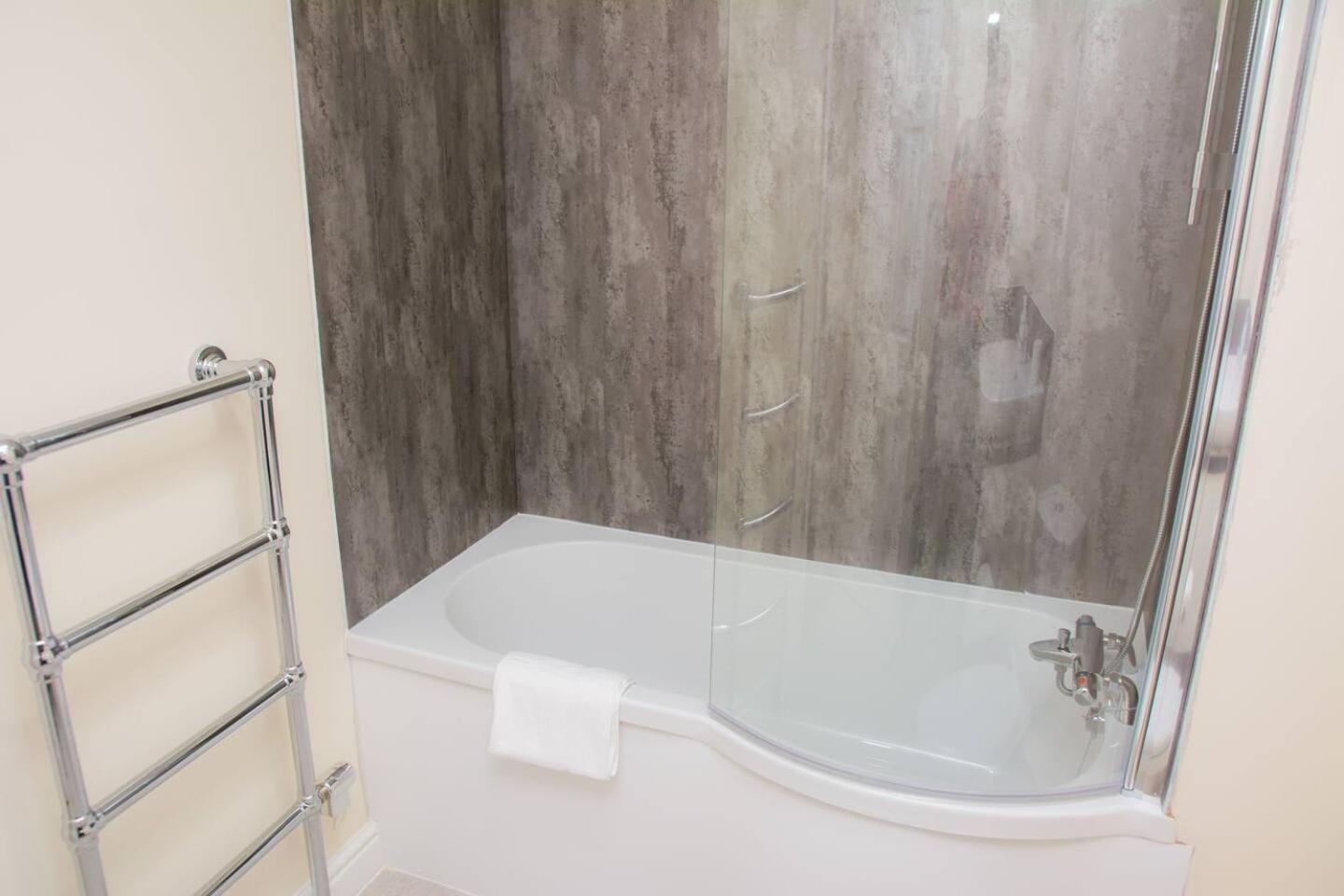 Orange Lilly In Stroud With Free Parking Apartamento Exterior foto