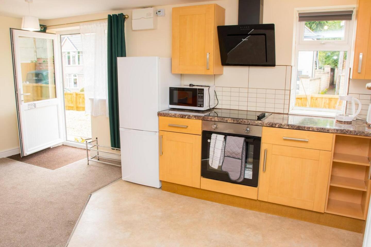 Orange Lilly In Stroud With Free Parking Apartamento Exterior foto
