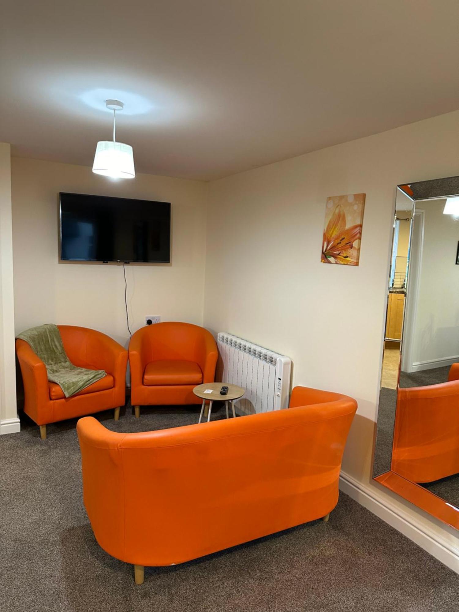 Orange Lilly In Stroud With Free Parking Apartamento Exterior foto