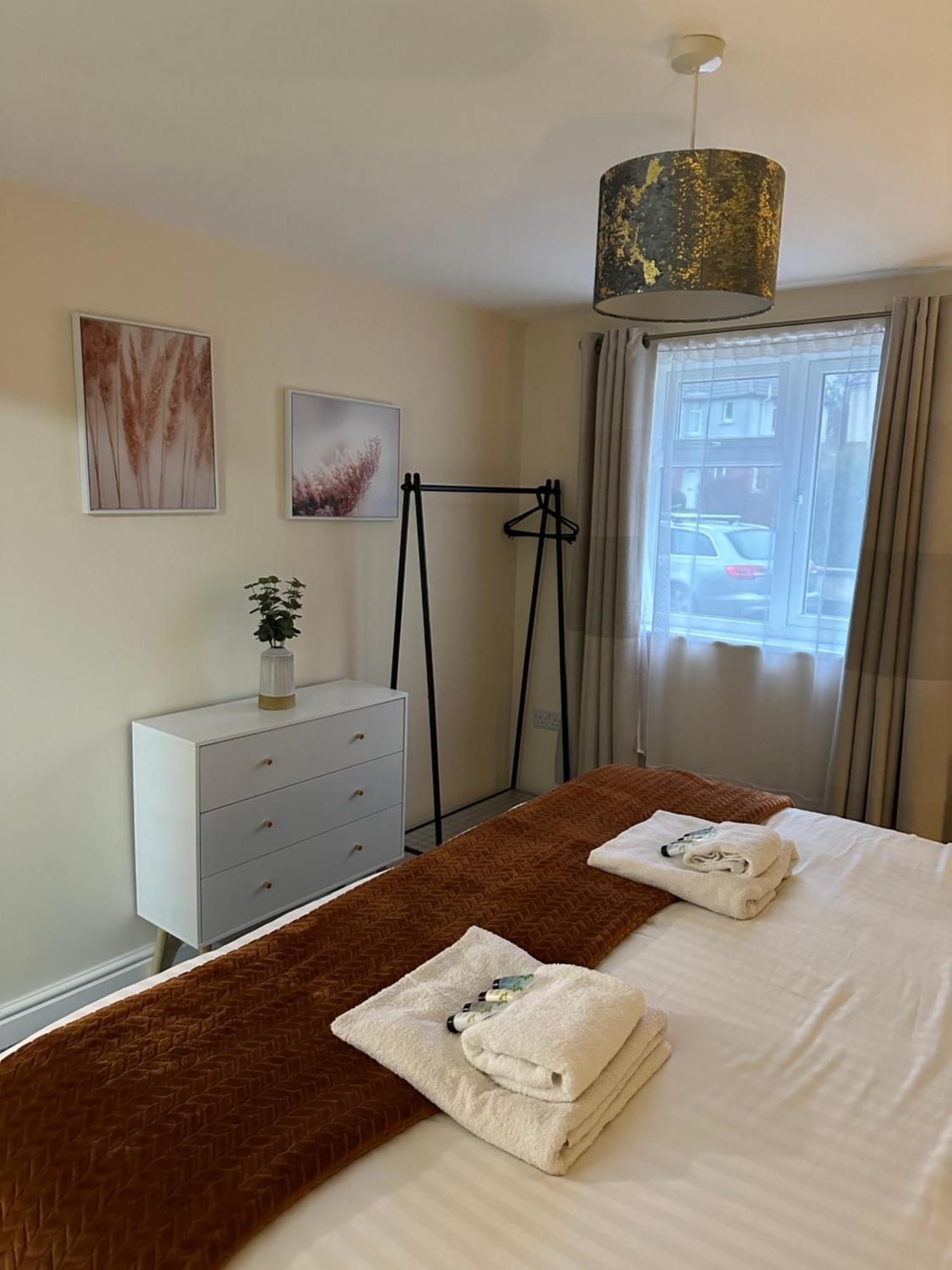 Orange Lilly In Stroud With Free Parking Apartamento Exterior foto