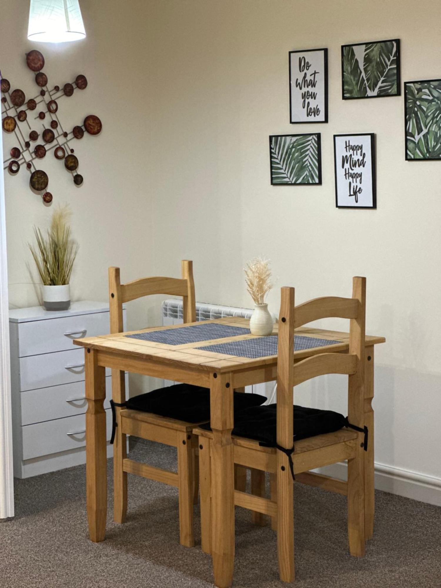Orange Lilly In Stroud With Free Parking Apartamento Exterior foto