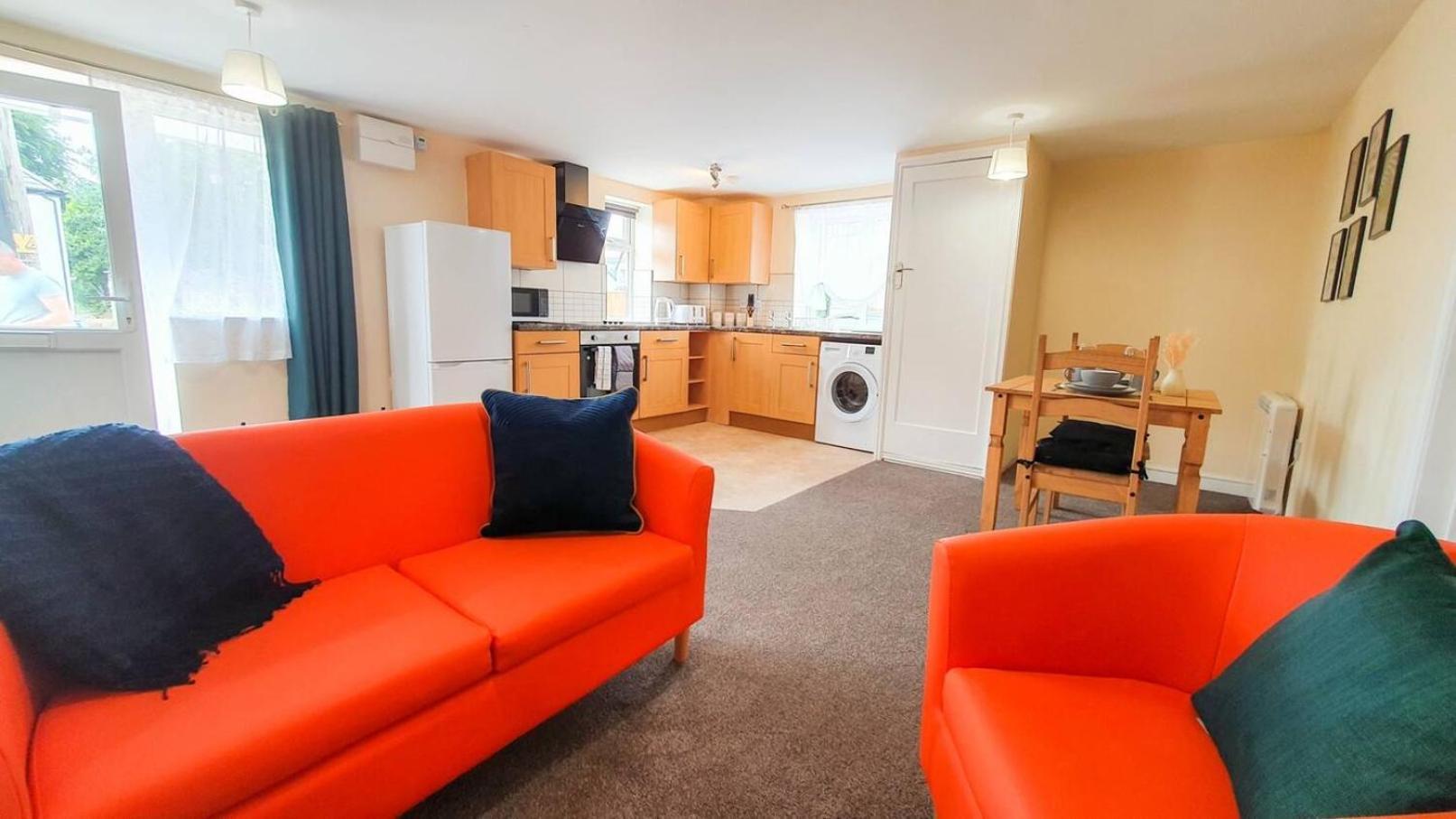 Orange Lilly In Stroud With Free Parking Apartamento Exterior foto
