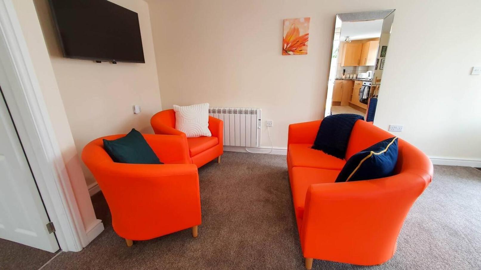 Orange Lilly In Stroud With Free Parking Apartamento Exterior foto